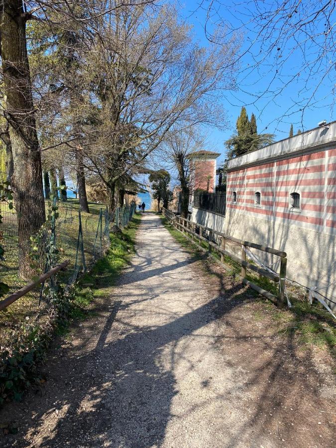 With Private Garden - Appartement